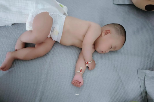 阿克苏宝宝发烧可以喝牛奶吗